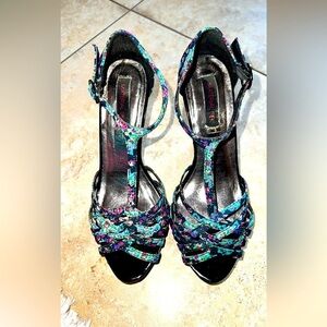 MATERIAL Girl high heels sandal, used very good condition 5 inches high- size 8‌